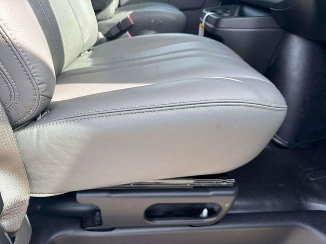 2025 Chevrolet Express Passenger 2500 1LS