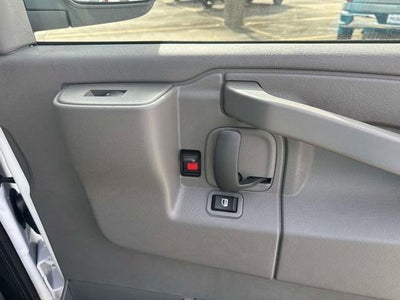 2025 Chevrolet Express Passenger 2500 1LS