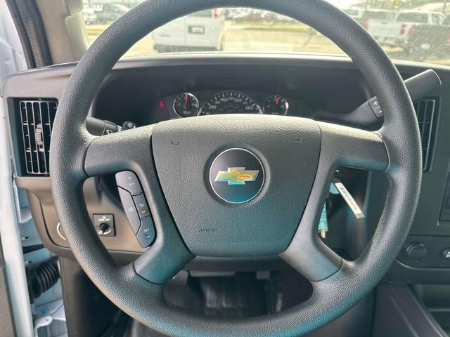 2025 Chevrolet Express Passenger 2500 1LS
