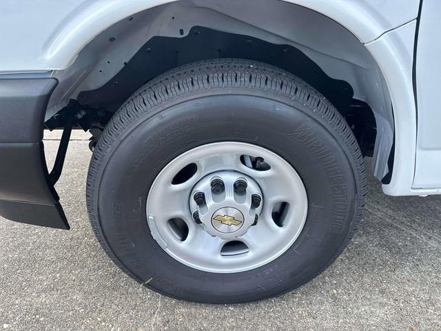 2025 Chevrolet Express Passenger 2500 1LS