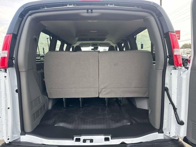 2025 Chevrolet Express Passenger 2500 1LS