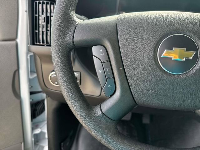 2025 Chevrolet Express Passenger 2500 1LS