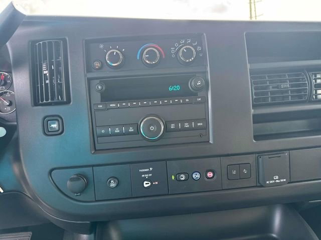 2025 Chevrolet Express Passenger 2500 1LS