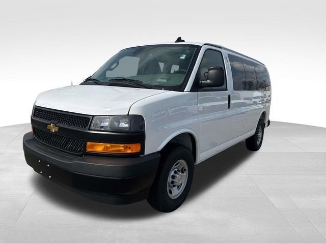 2025 Chevrolet Express Passenger 2500 1LS