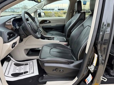 2023 Chrysler Pacifica Hybrid Limited