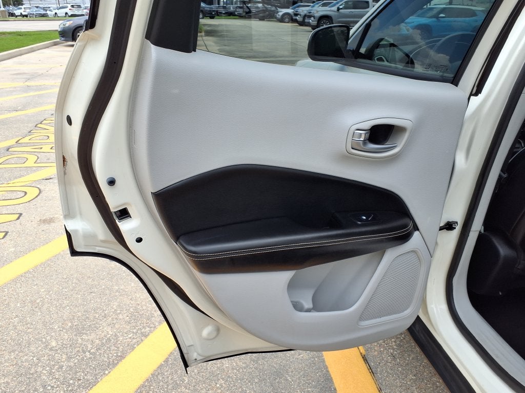 2019 Jeep Compass Latitude w/Sun/Wheel Pkg