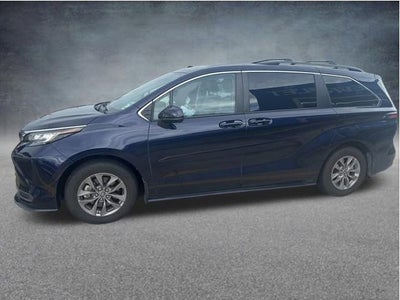 2022 Toyota Sienna LE