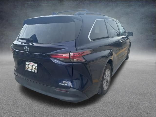 2022 Toyota Sienna LE