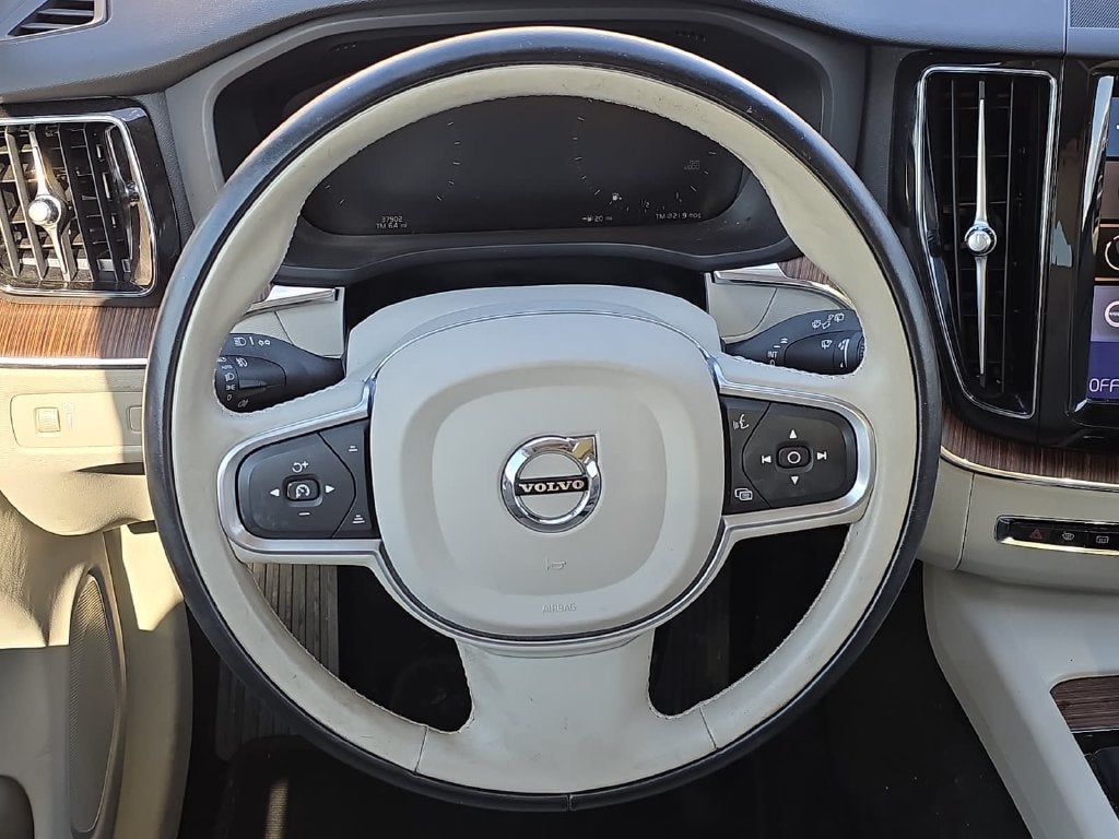 2021 Volvo XC60 Momentum