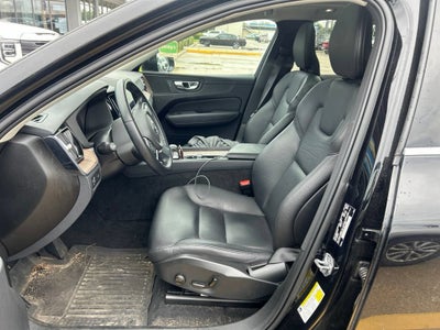 2022 Volvo XC60 Momentum