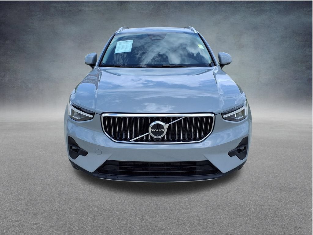 2025 Volvo XC40 Plus Bright Theme