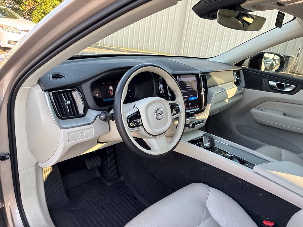 2025 Volvo XC60 Plus