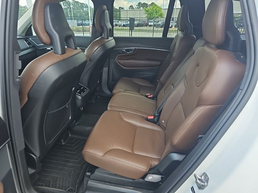2020 Volvo XC90 T6 Momentum
