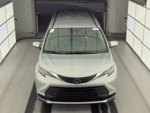 2021 Toyota Sienna LE 8 Passenger