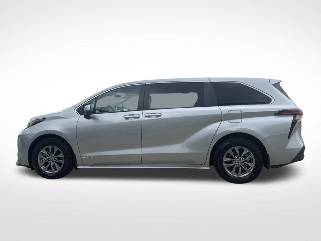 2021 Toyota Sienna LE 8 Passenger