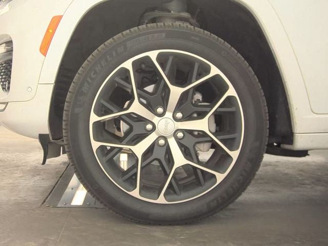 2022 Jeep Grand Cherokee Summit