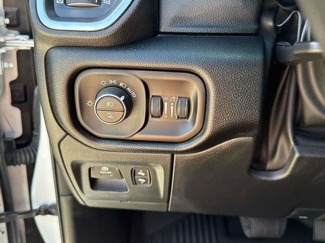 2022 RAM 1500 Laramie Crew Cab 4x2 5'7' Box