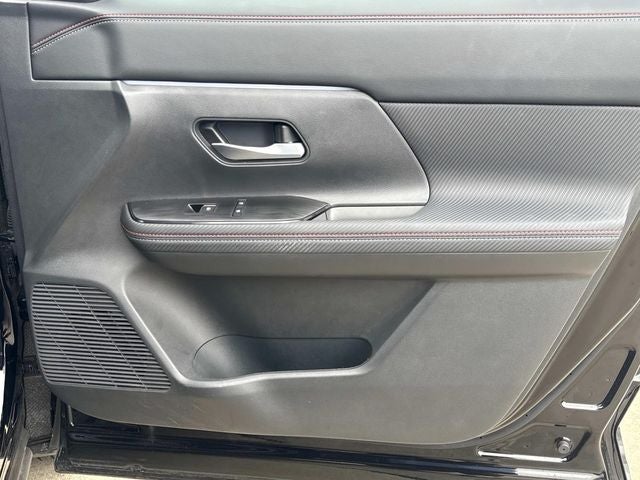 2025 Nissan Kicks SR FWD