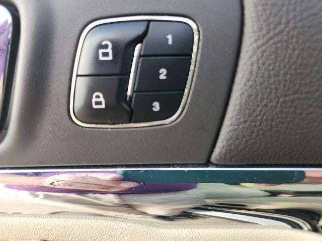 2013 Lincoln MKS Base