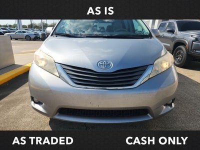 2013 Toyota Sienna XLE 8 Passenger