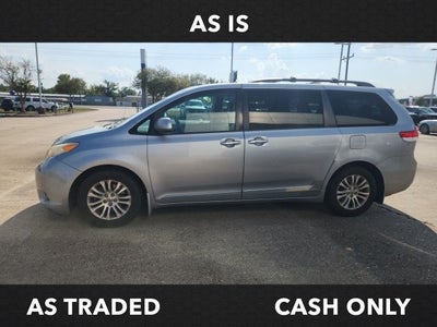 2013 Toyota Sienna XLE 8 Passenger