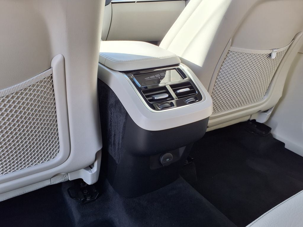 2023 Volvo XC90 B6 Core