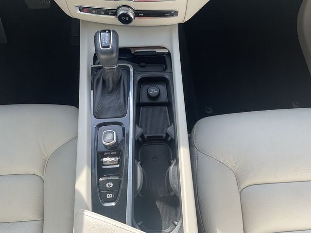 2021 Volvo XC60 T5 Momentum
