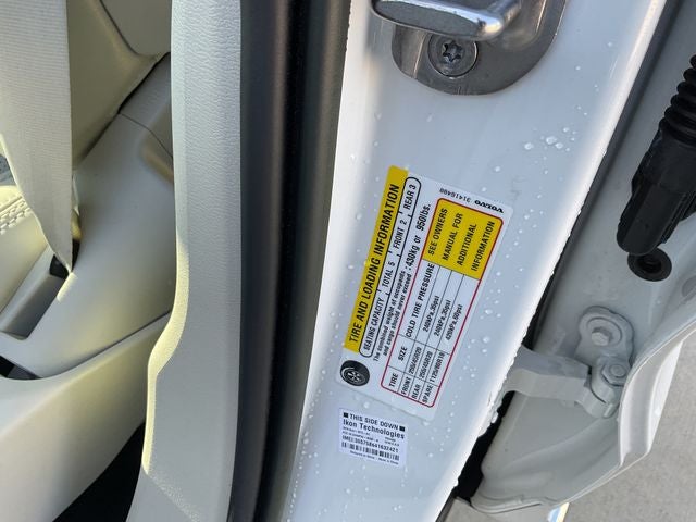 2023 Volvo XC60 B5 Ultimate Bright Theme