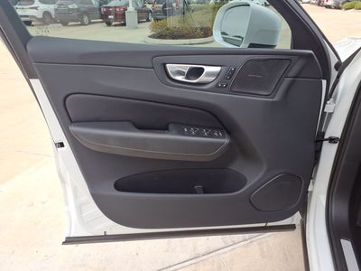 2023 Volvo XC60 B5 Ultimate Bright Theme
