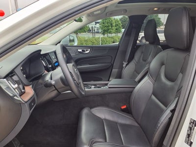 2023 Volvo XC60 B5 Ultimate Bright Theme
