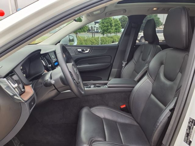 2023 Volvo XC60 B5 Ultimate Bright Theme