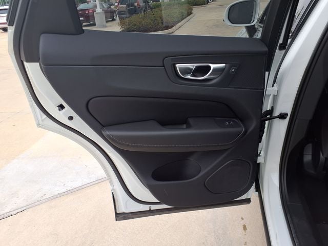 2023 Volvo XC60 B5 Ultimate Bright Theme