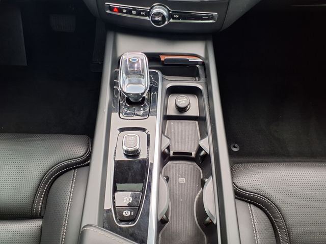 2023 Volvo XC60 B5 Ultimate Bright Theme