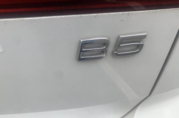2023 Volvo XC60 B5 Plus Dark Theme