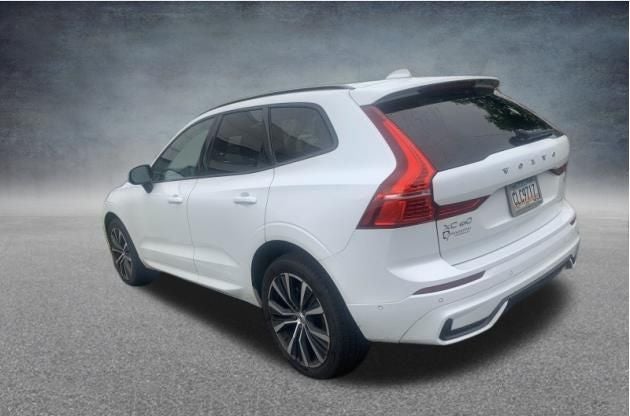 2023 Volvo XC60 B5 Plus Dark Theme