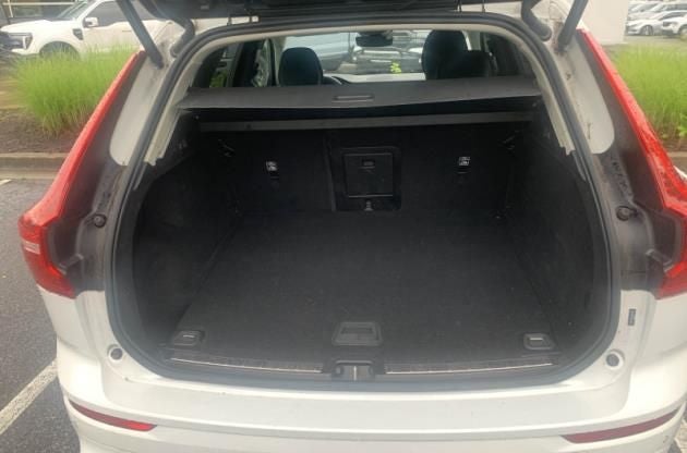 2023 Volvo XC60 B5 Plus Dark Theme