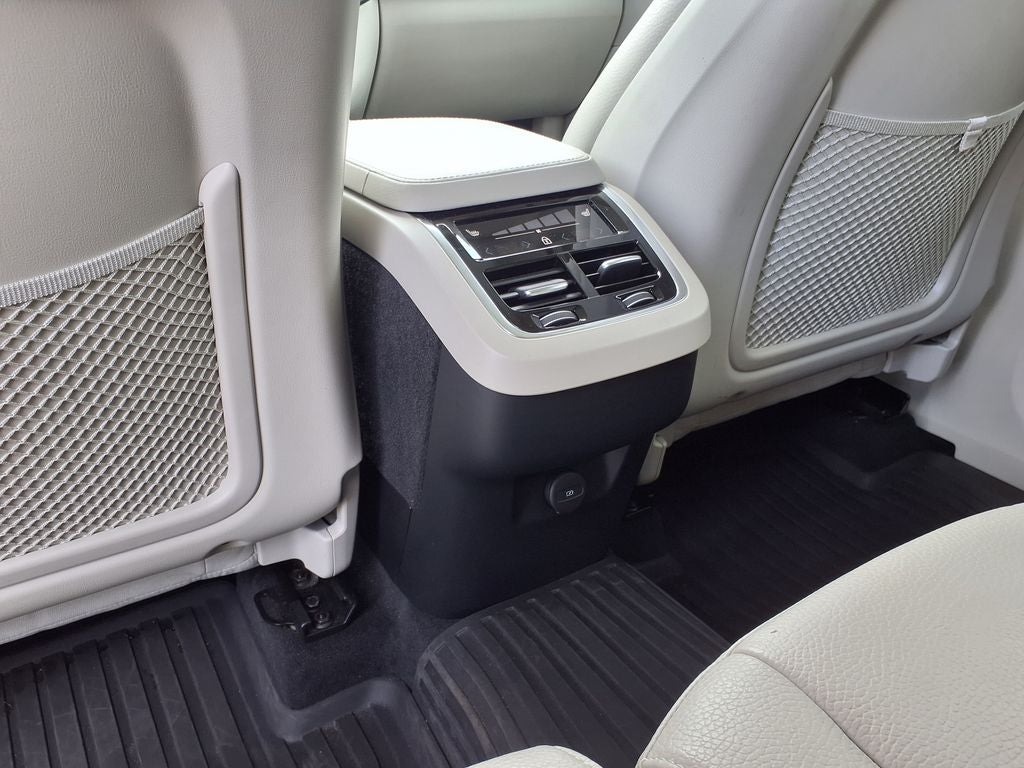 2024 Volvo XC90 B5 Core