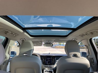 2023 Volvo XC60 B5 Ultimate Bright Theme