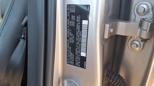 2024 Volvo XC60 B5 Plus Dark Theme