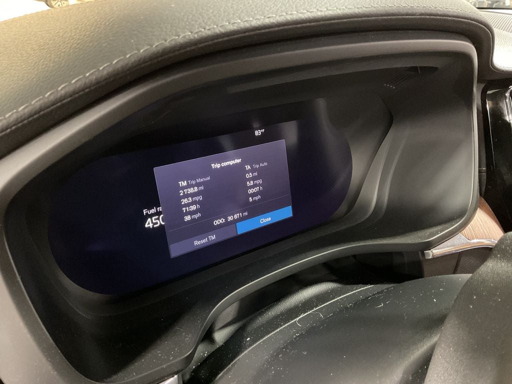 2024 Volvo XC60 B5 Ultimate Dark Theme