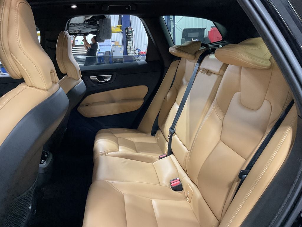 2024 Volvo XC60 B5 Ultimate Dark Theme