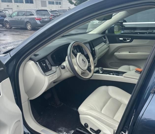 2023 Volvo XC60 B5 Plus Bright Theme