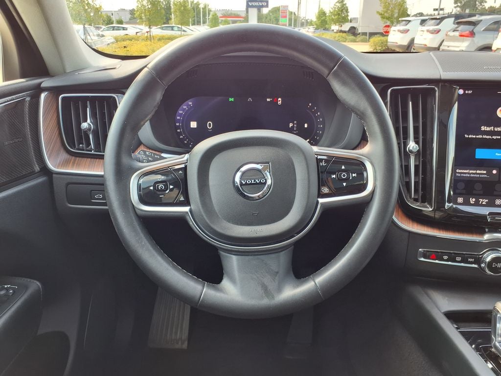 2023 Volvo XC60 B5 Plus Dark Theme