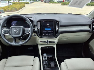 2023 Volvo XC40 B5 Plus Bright Theme