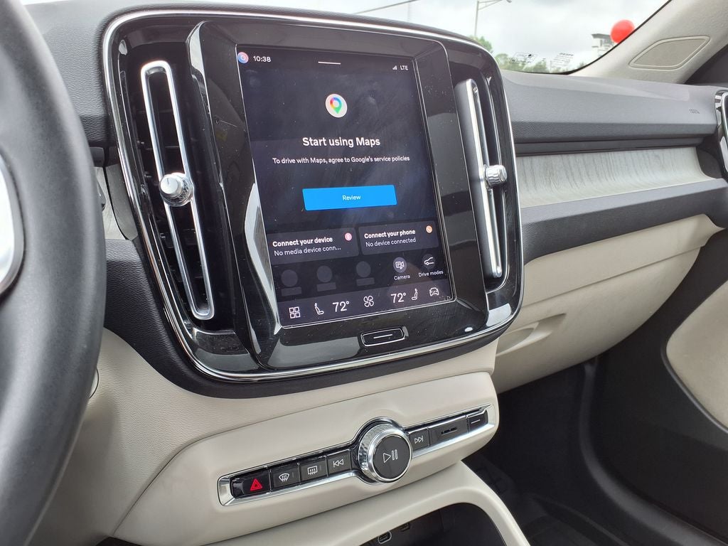 2023 Volvo XC40 B5 Plus Bright Theme