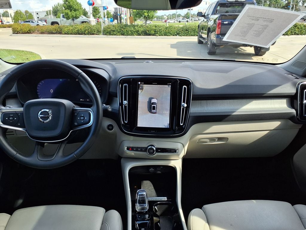 2023 Volvo XC40 B5 Plus Bright Theme