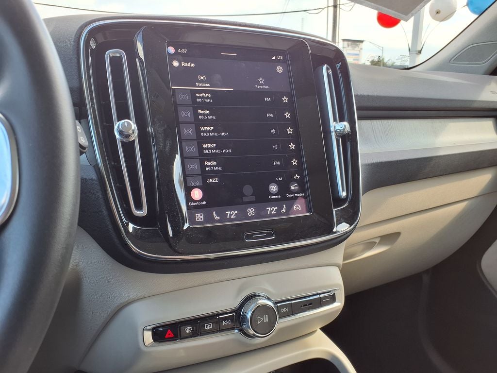 2023 Volvo XC40 B5 Plus Bright Theme
