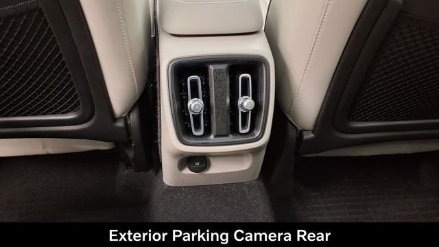 2023 Volvo XC40 B5 Plus Bright Theme