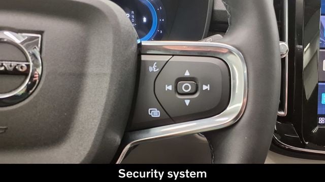 2023 Volvo XC40 B5 Plus Bright Theme