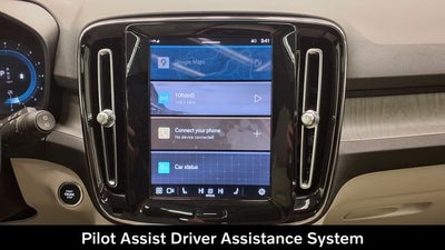 2023 Volvo XC40 B5 Plus Bright Theme